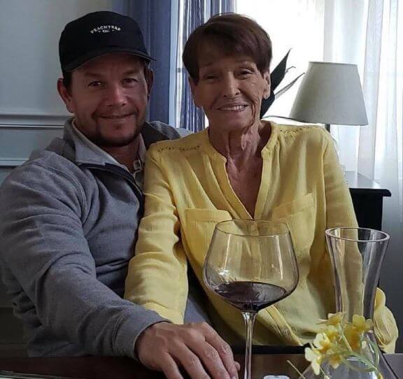 Arthur Wahlberg brother Mark Wahlberg and mother Alma Elaine.